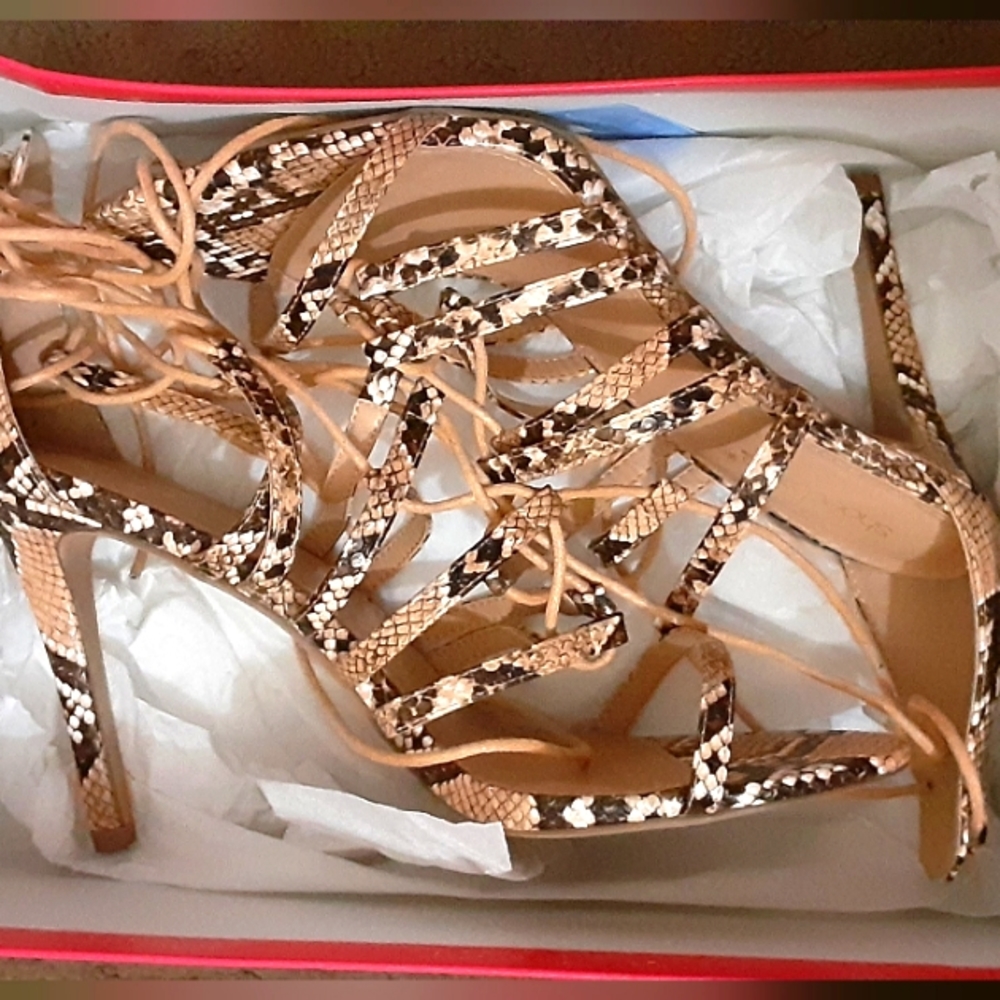 Shoedazzle size 10 string tie up tan/brown/black/white snakeskin dress heels